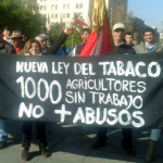 Anuncian radicalización en sus movilizaciones: Agricultores y productores de tabaco protestan en La Moneda y el Congreso